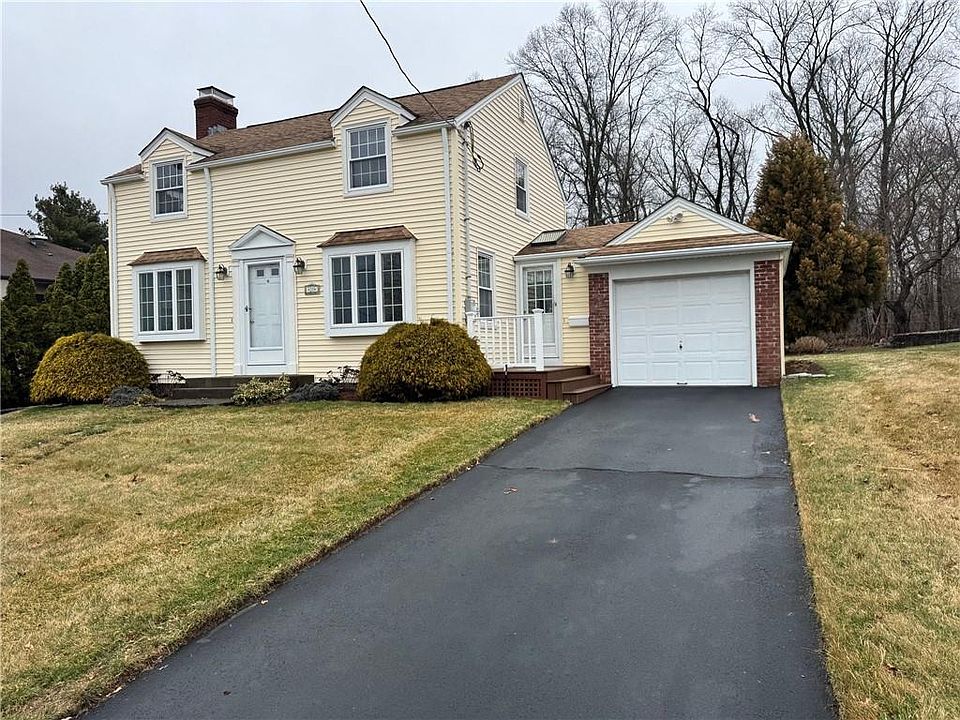 1st image of 20 Hilltop Dr