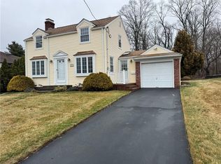 20 Hilltop Dr, Cranston, RI 02920