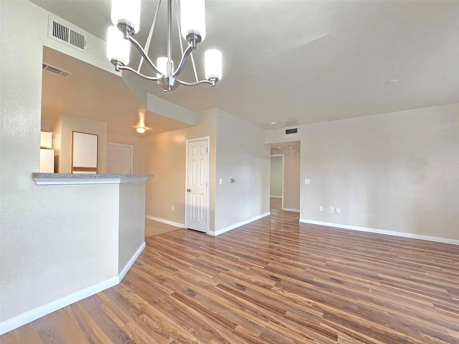 3 bed, 2.0 bath, 1192 sqft, $1,595 — Photo 1