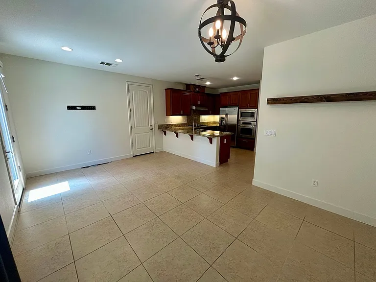 462 E Main Ave — Photo 5