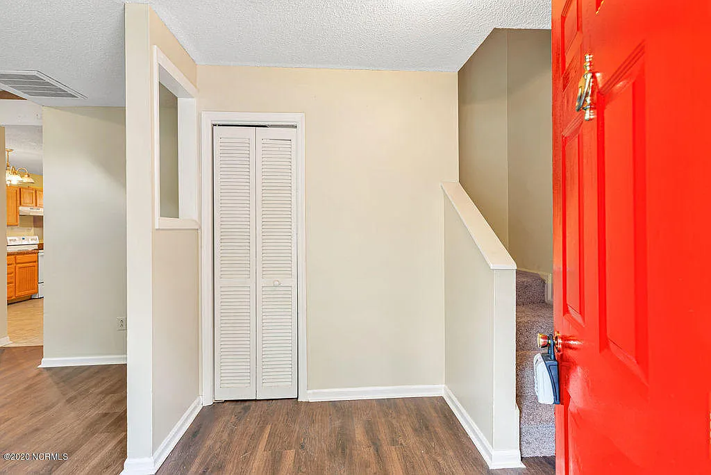 4 bed, 2.5 bath, 1563 sqft, $1,550 — Photo 3