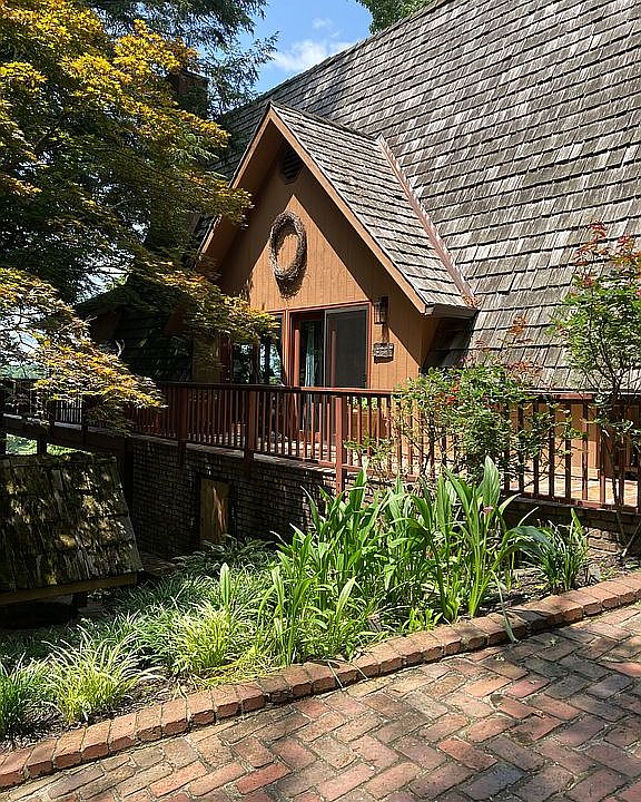 2nd image of 414 River Rd