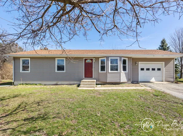 76 N Kent St, Kent City, MI 49330