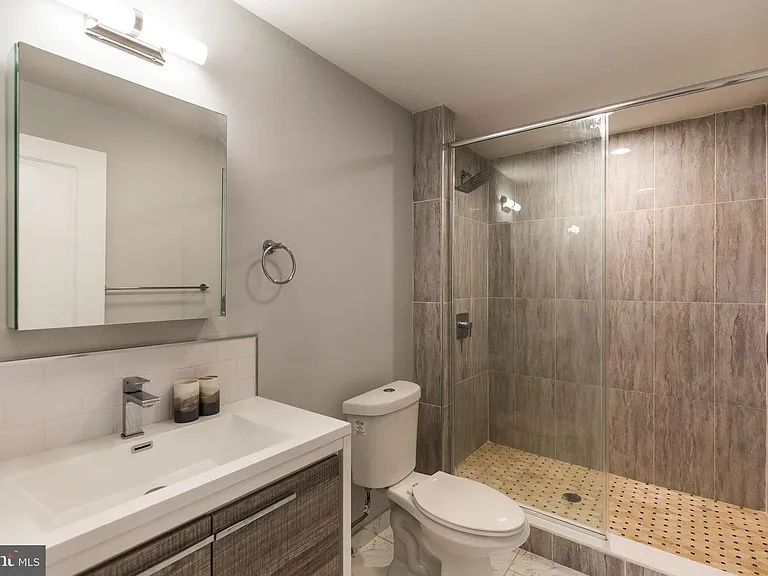 2621 E Letterly St — Photo 8