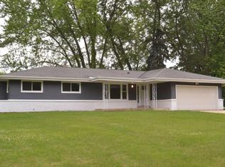 17405 Brooklawn Dr, Brookfield, WI 53045
