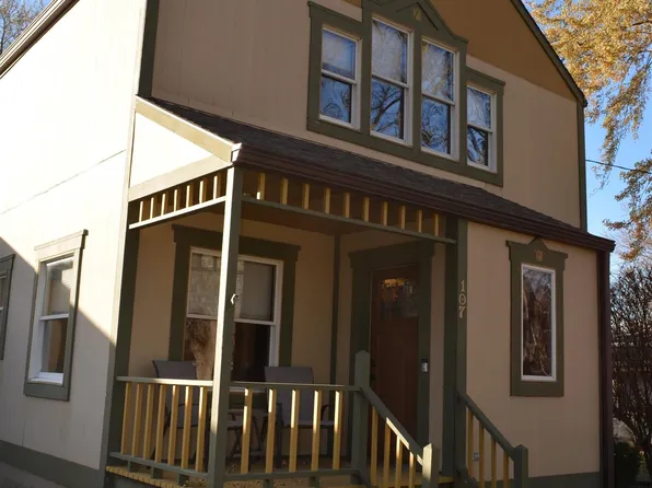 107 34th St W, Clear Lake, IA 50428