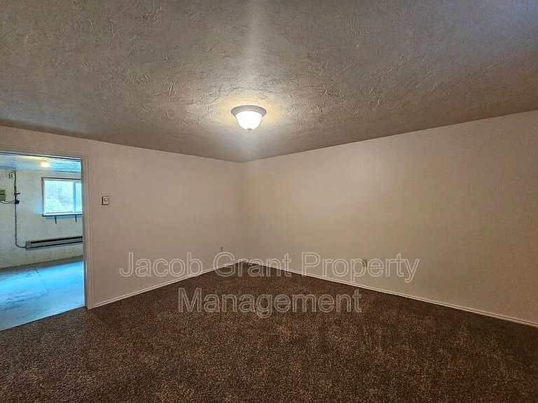 360 N Fanning Ave — Photo 8
