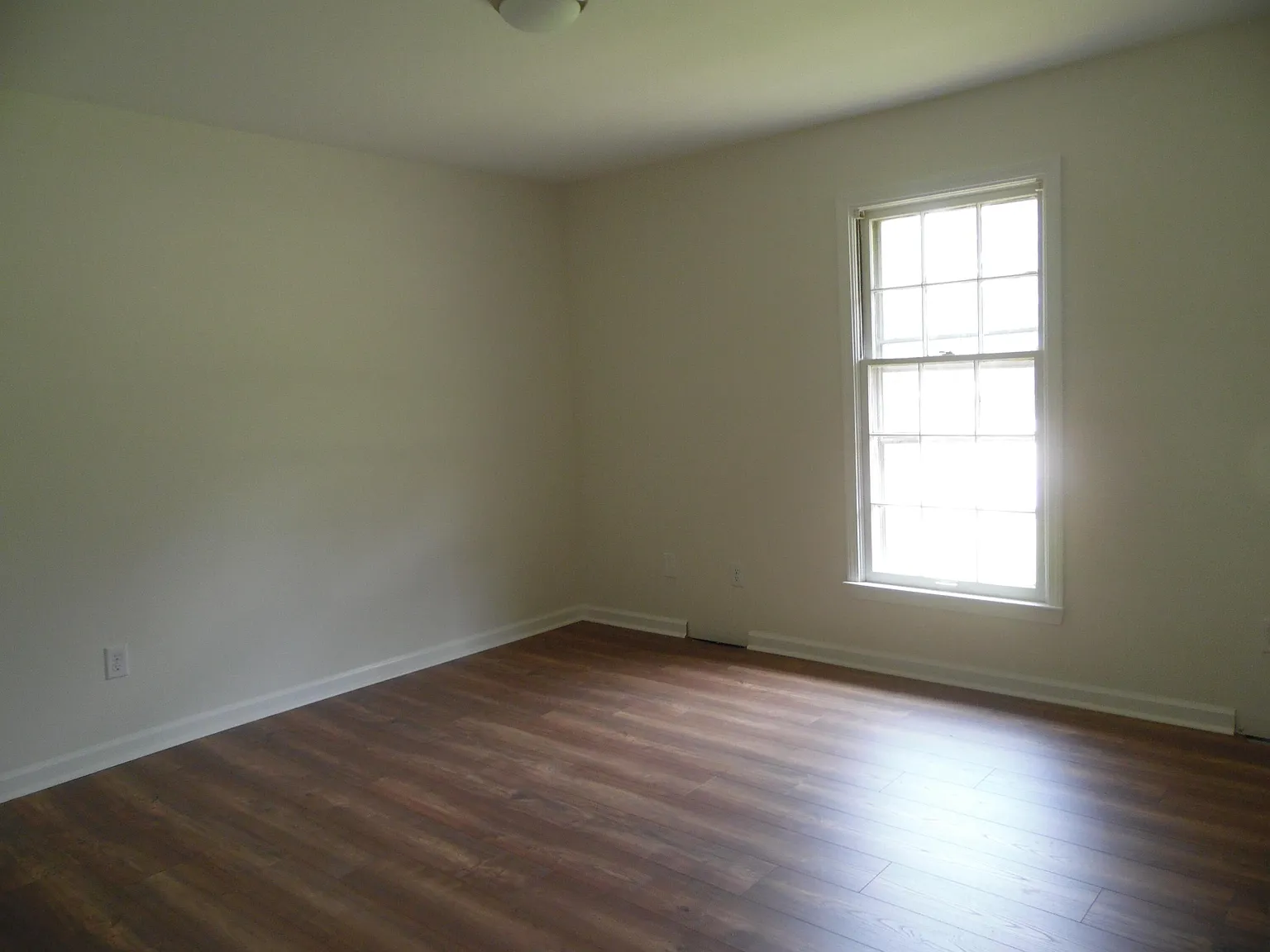 4 bed, 1.5 bath, 1944 sqft, $1,750 — Photo 4