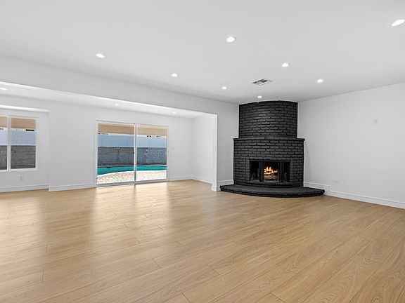 5th image of 20400 Wyandotte St