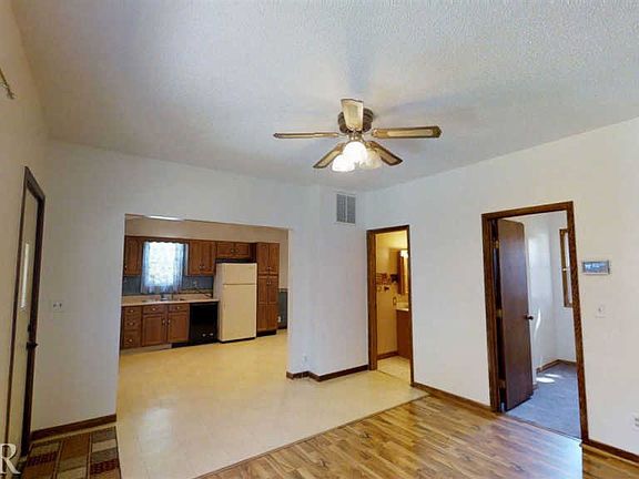 5th image of 220 W 5th St