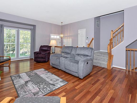 5th image of 13 Rosebay Ct #607