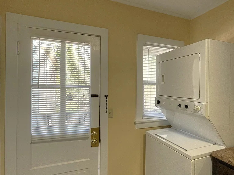 110-112 Elm St #112B — Photo 22