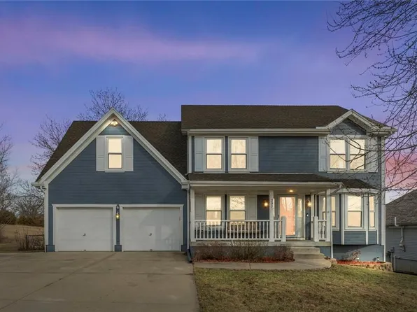 207 N Maple Ln, Smithville, MO 64089