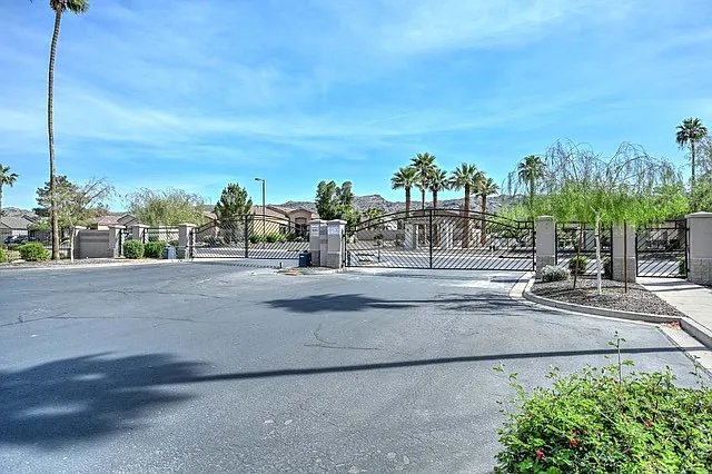 2210 E Branham Ln — Photo 40