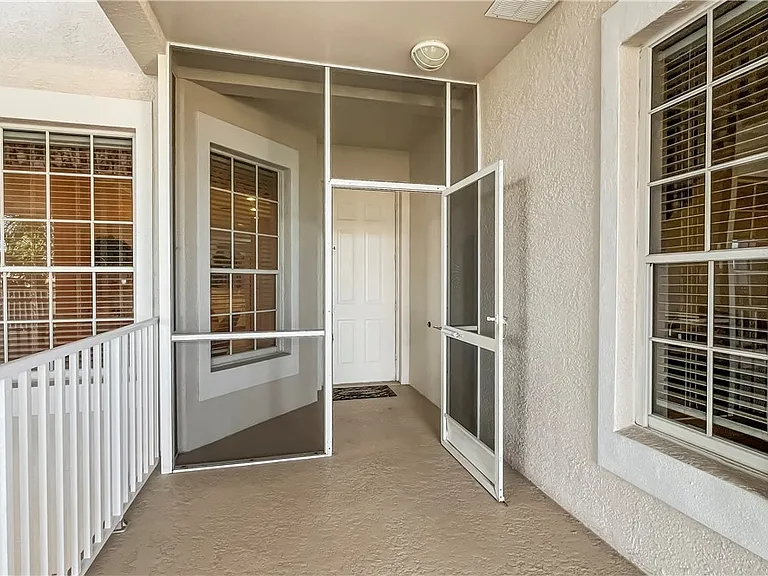 9121 Southmont Cv #304 — Photo 25