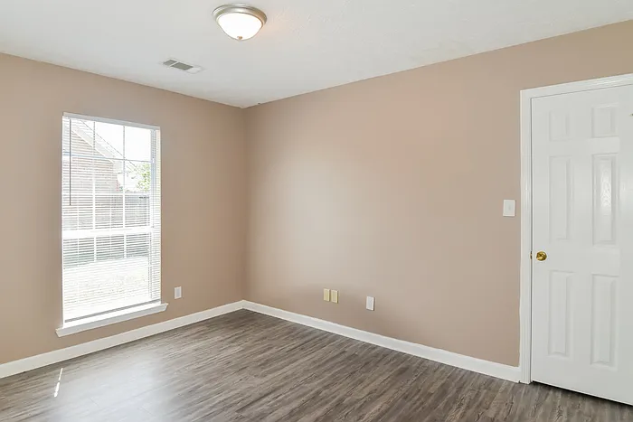 122 Forestwood Dr — Photo 8