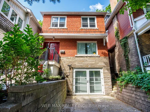 18 Bellefair Ave, Toronto, ON M4L 3T8