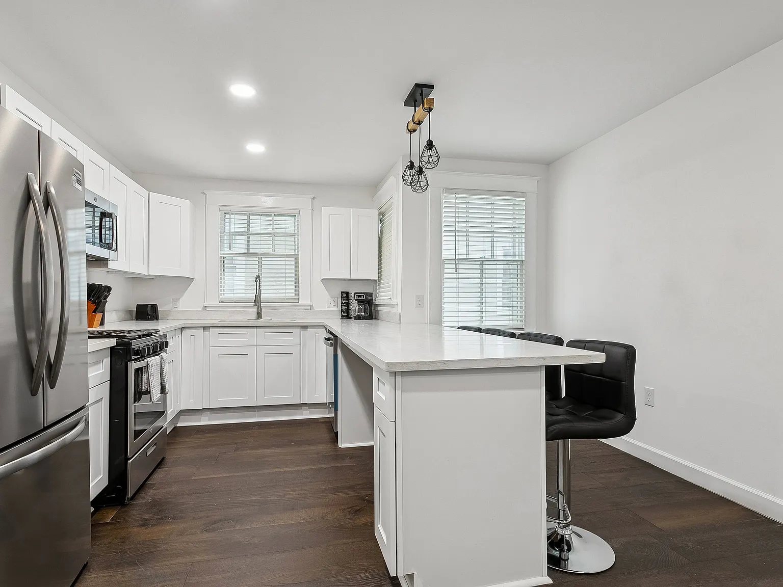 3 bed, 1119 sqft, $4,200 — Photo 3
