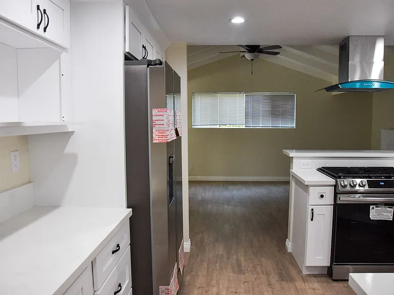 2318 E Coolidge Ave — Photo 1
