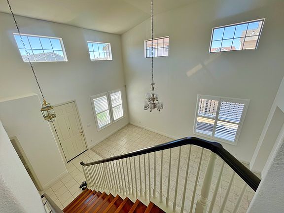 3rd image of 28820 Tucker St