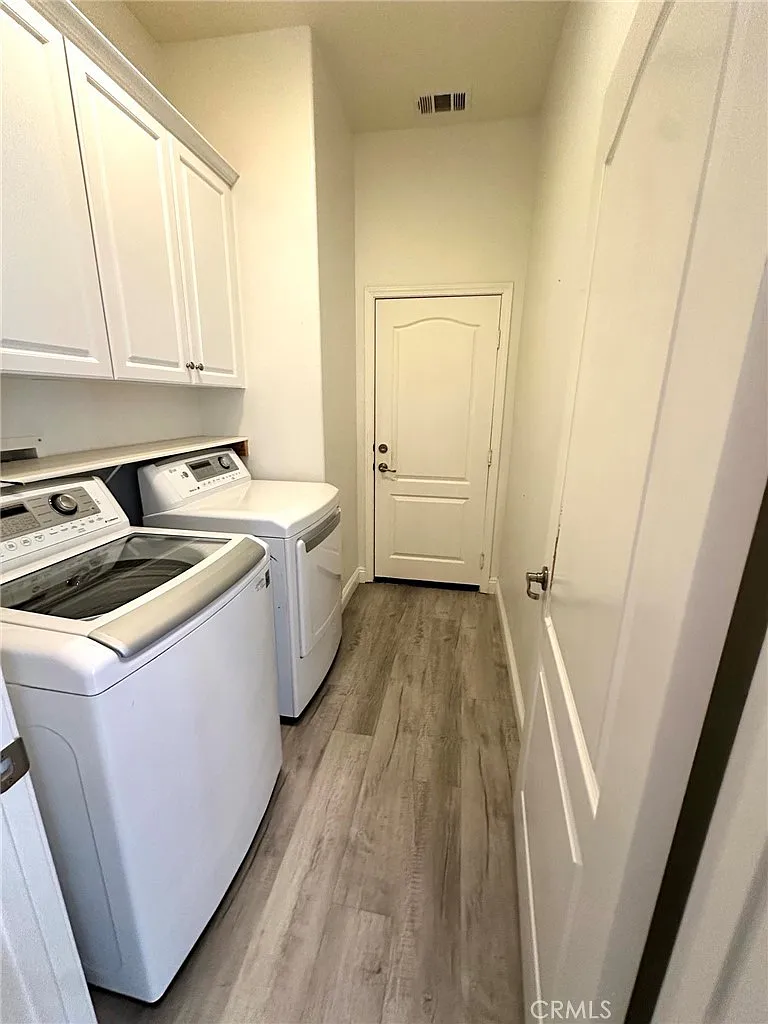 3 bed, 3.5 bath, 2134 sqft, $5,295 — Photo 3