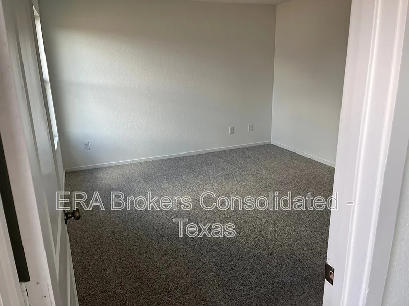 4 bed, 2.0 bath, 1575 sqft, $1,550 — Photo 4