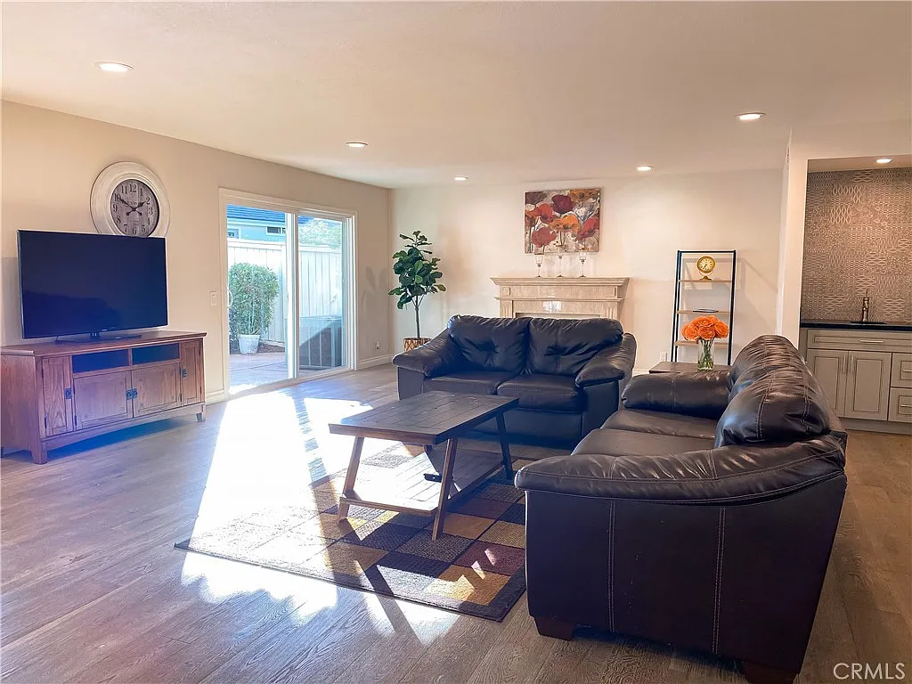 4 bed, 3.5 bath, 2453 sqft, $5,500 — Photo 3