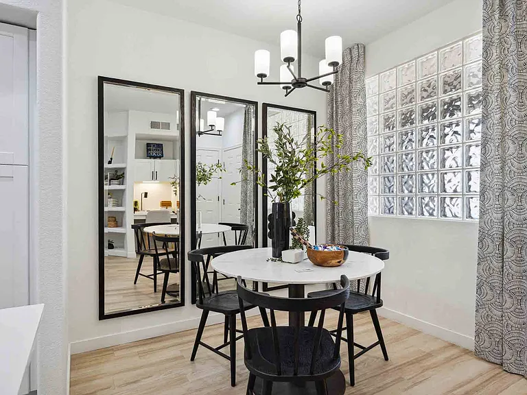 Zone Luxe, Glendale, AZ, Dining Area