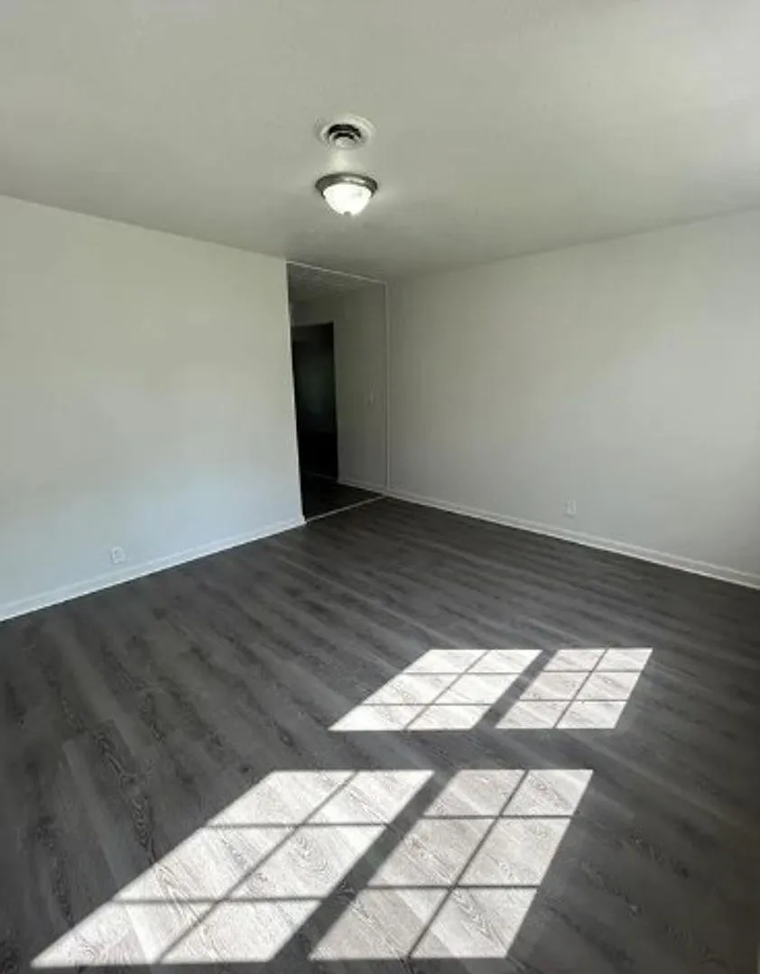For Lease — Photo 2