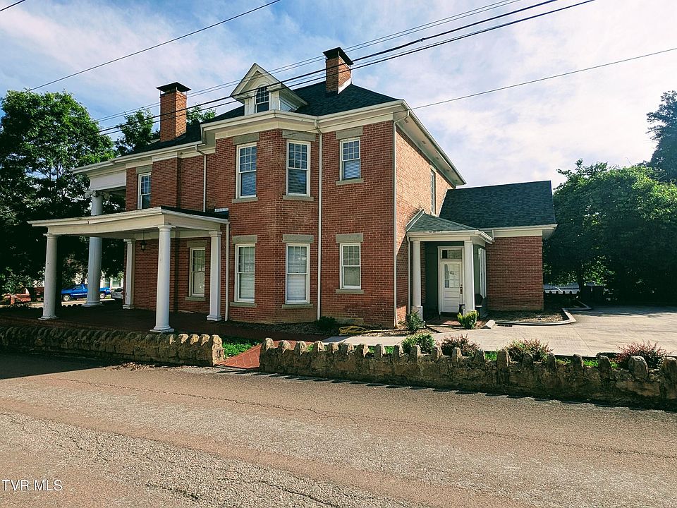 1st image of 221 E Main St
