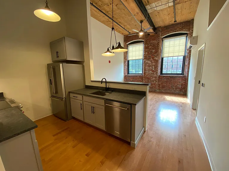 Lincoln Lofts — Photo 29