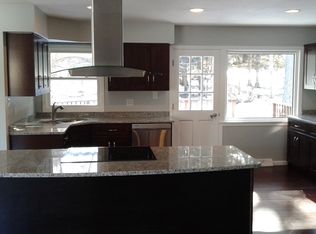 30 Lagoon Dr, Hawthorn Woods, IL