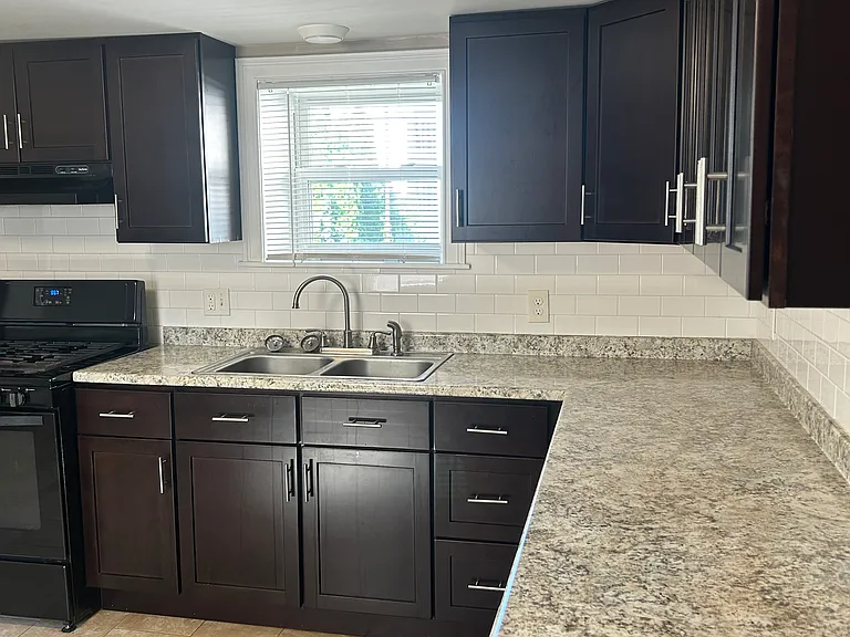959 Locust St #2 — Photo 11