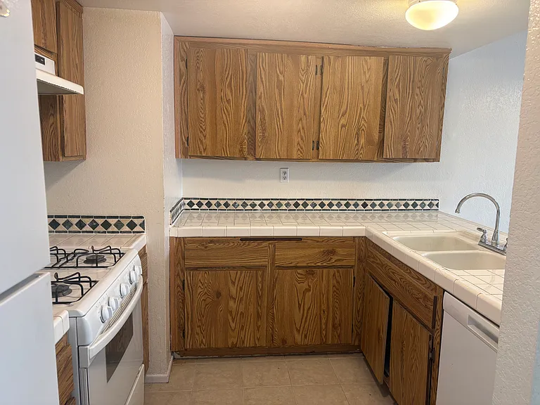 615 E Colorado Blvd #B — Photo 8