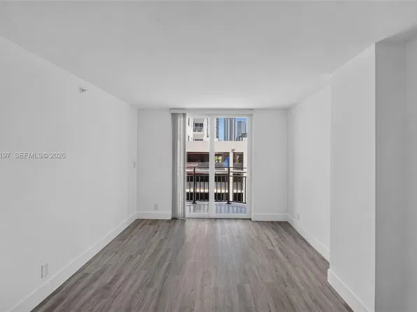 501 SW 1st St APT 607, Miami, FL 33130
