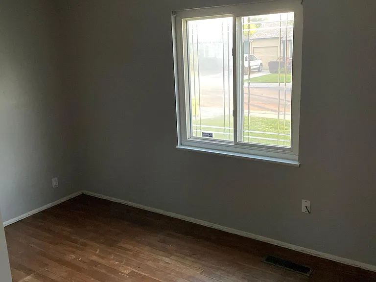 201 E Churchill St — Photo 11