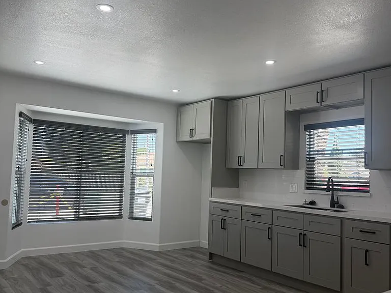 15327 S Butler Ave — Photo 2