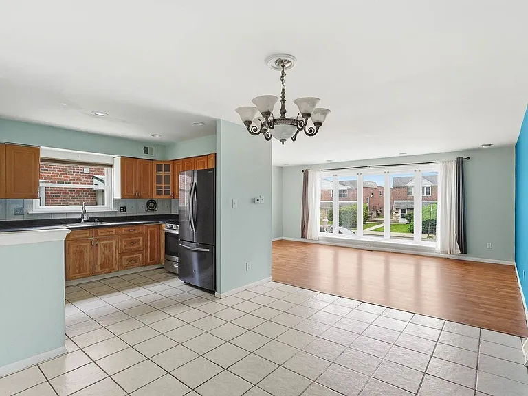2217 Hoffnagle St — Photo 4