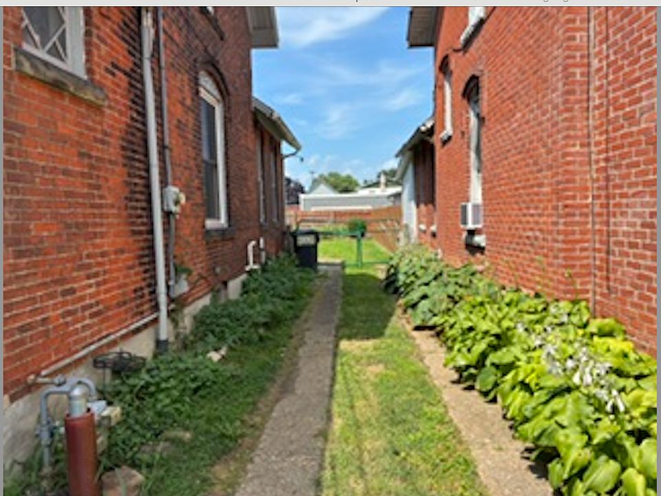 2nd image of 917 W Osborne St