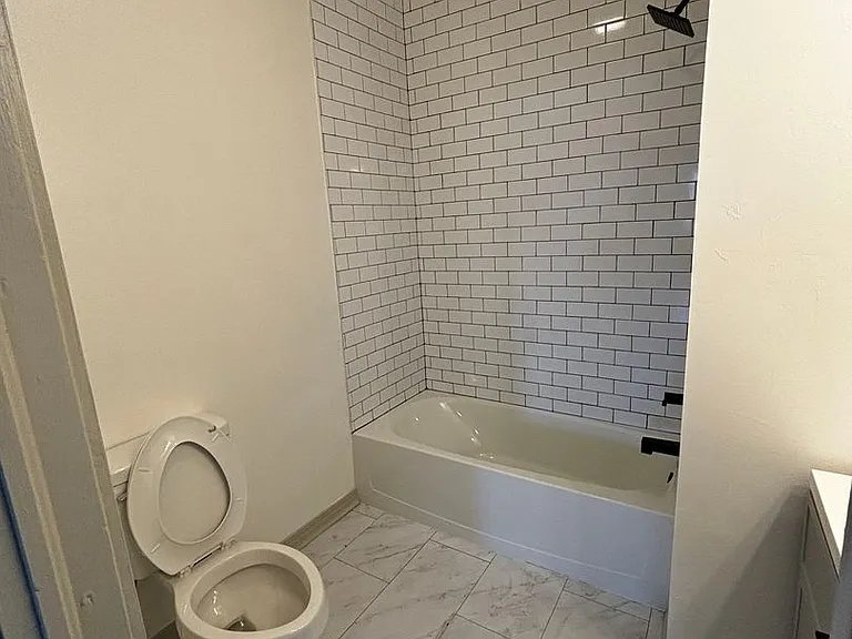 1100 W Wade St — Photo 17