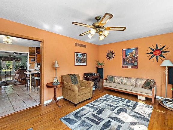 4th image of 1114 NW South Shore Dr