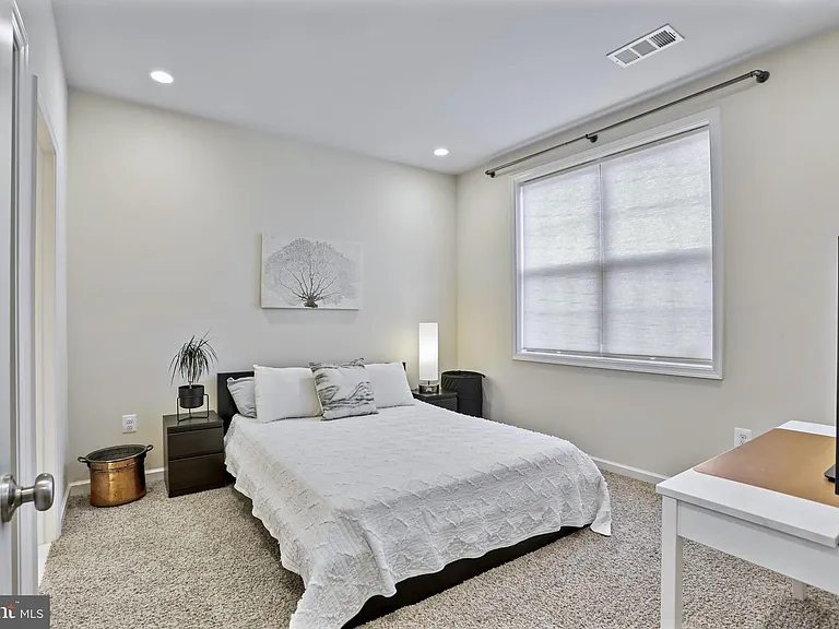 22462 Cambridgeport Sq — Photo 4
