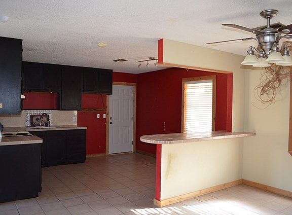 5th image of 833 E 14th St
