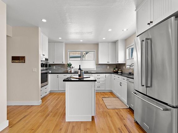 3rd image of 152 Frederick St