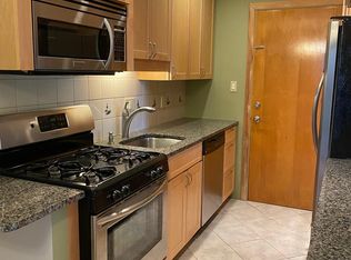 10 Longwood Dr APT 6, Andover, MA 01810