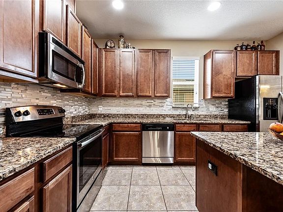 5th image of 3615 Creswick Cir