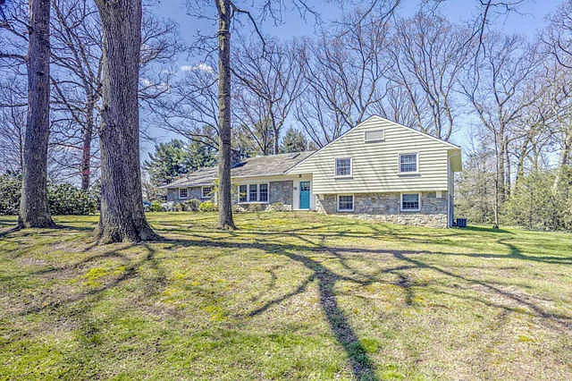 136 Woodside Rd photo 1