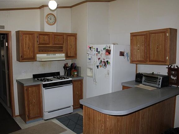 3rd image of 3331 Russell Dr