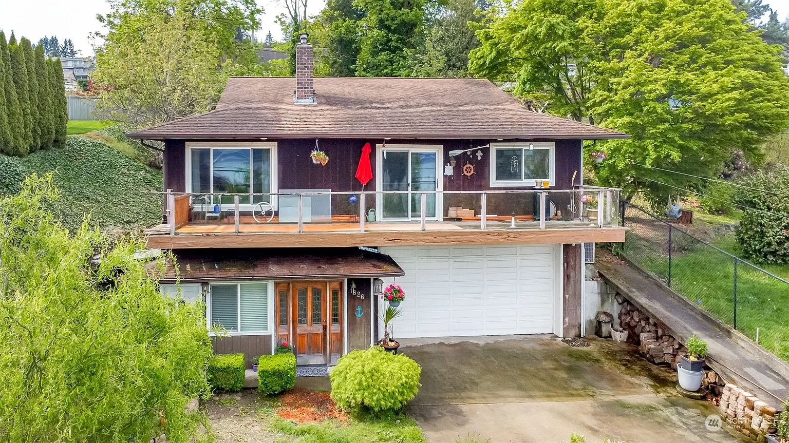 1826 Markham Avenue NE photo 1