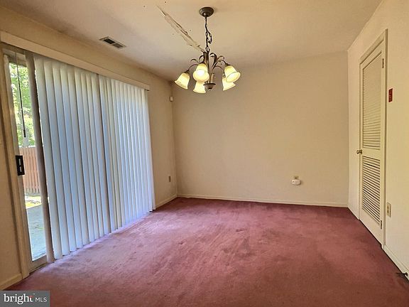 4th image of 38 Magnolia Ct